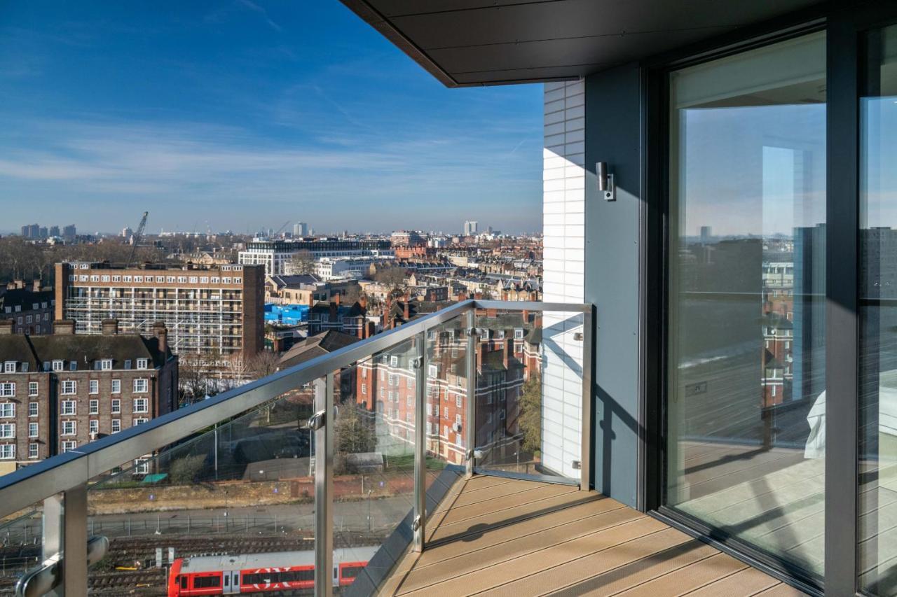 Modern Family Home Close To Victoria Station By Underthedoormat London Exterior photo