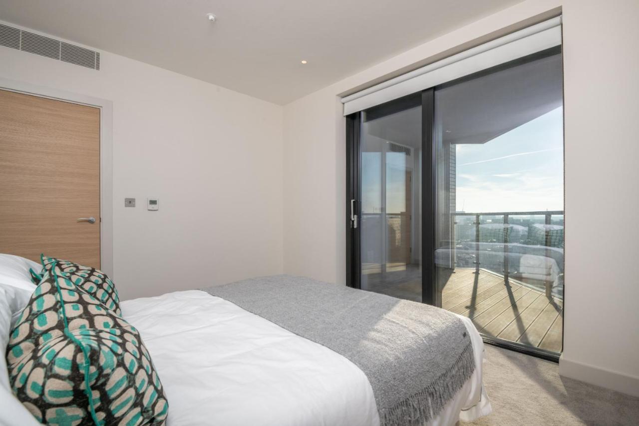 Modern Family Home Close To Victoria Station By Underthedoormat London Exterior photo