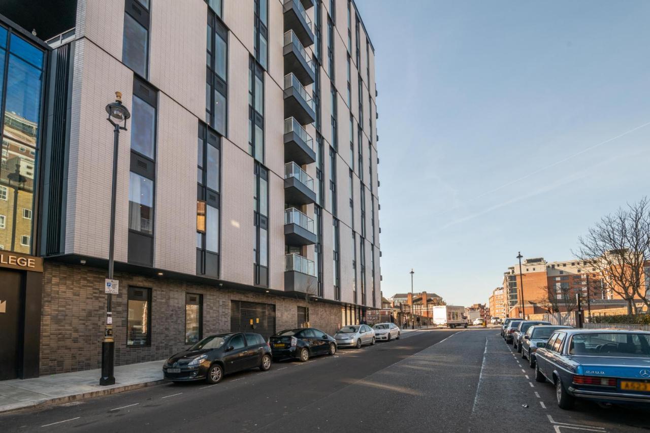 Modern Family Home Close To Victoria Station By Underthedoormat London Exterior photo