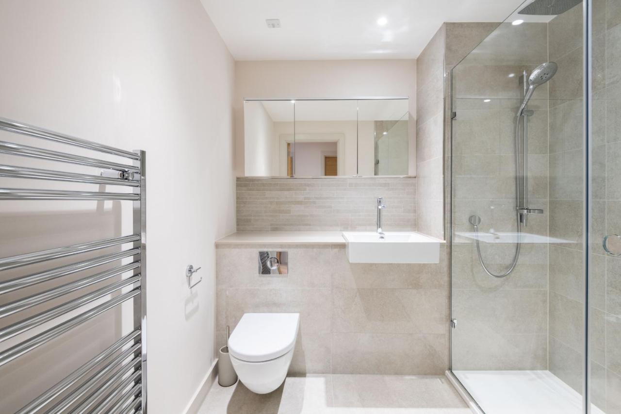 Modern Family Home Close To Victoria Station By Underthedoormat London Exterior photo