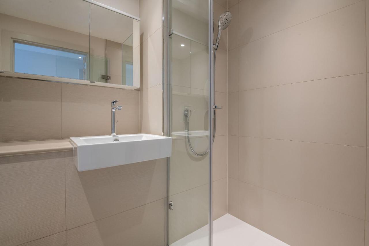 Modern Family Home Close To Victoria Station By Underthedoormat London Exterior photo